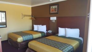 Postel nebo postele na pokoji v ubytování Interstate 8 Motel