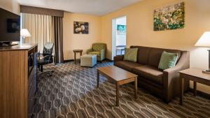 Prostor za sedenje u objektu Best Western Plus Yadkin Valley Inn & Suites