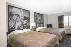Postel nebo postele na pokoji v ubytování Gateway Inn & Suites Eugene-Springfield