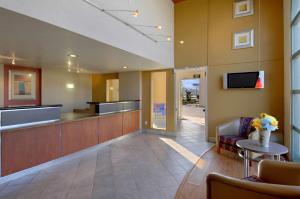 California Inn and Suites, Rancho Cordova TV 또는 엔터테인먼트 센터