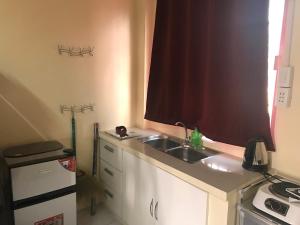 A kitchen or kitchenette at RV3 TRANSIENT HOUSE