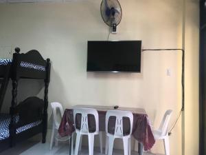 A television and/or entertainment centre at RV3 TRANSIENT HOUSE