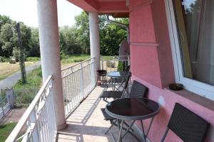Fotografia z galérie ubytovania Liget Apartmanház v destinácii Kehidakustány