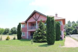 Fotografia z galérie ubytovania Liget Apartmanház v destinácii Kehidakustány