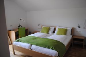 Postel nebo postele na pokoji v ubytování Weingut Schlafgut Genussgut Lorenz