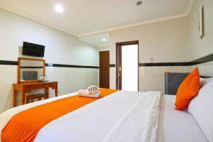 Postel nebo postele na pokoji v ubytování Rena Segara House Kuta