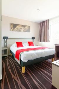 Postel nebo postele na pokoji v ubytování Hôtel AKENA Besançon