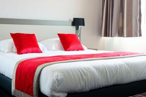 Postel nebo postele na pokoji v ubytování Hôtel AKENA Besançon