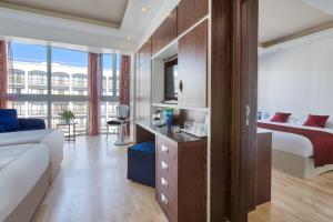 Un ou plusieurs lits dans un hébergement de l'établissement Lordos Beach Hotel & Spa