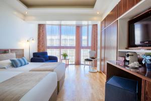 Un ou plusieurs lits dans un hébergement de l'établissement Lordos Beach Hotel & Spa