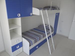 Uma ou mais camas em beliche num quarto em Relax al mare