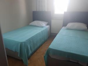 Postel nebo postele na pokoji v ubytování Yali Suite 2