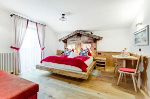 Posteľ alebo postele v izbe v ubytovaní Hotel Jägerheim 3S + 37 fotografií