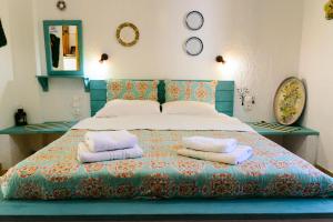 Кровать или кровати в номере Spiros Rooms