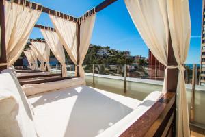 
a hotel room with a balcony overlooking the ocean at Magic Aqua Rock Gardens in Benidorm
