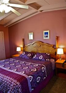 Postel nebo postele na pokoji v ubytování Harmony Motel