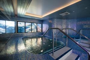Bazén v ubytování Finlandia Hotel Imatran Kylpylä Spa nebo v jeho okolí