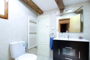 Koupelna v ubytování Sistach Rentals Casa Colomers + 22 fotografií