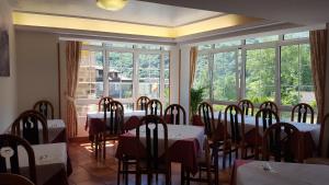 Restoran ili neka druga zalogajnica u objektu Hotel Naranjo De Bulnes