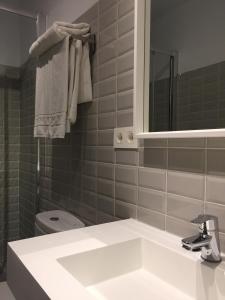 A bathroom at Mares - Bellamar