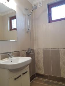 A bathroom at Villa Ilchev