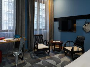 Uma TV ou centro de entretenimento em 25hours Hotel The Trip