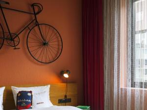 Cama ou camas em um quarto em 25hours Hotel The Trip