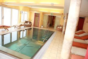 Bazén v ubytovaní Hotel Kornock alebo v jeho blízkosti