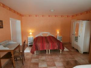 Ένα ή περισσότερα κρεβάτια σε δωμάτιο στο Le Cardonnet