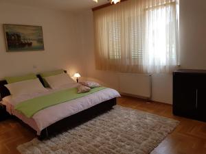 Voodi või voodid majutusasutuse Rooms Leda toas