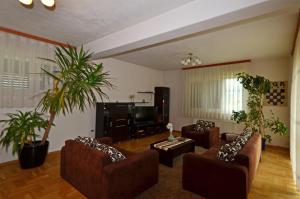 TV a/nebo společenská místnost v ubytování Rooms Leda