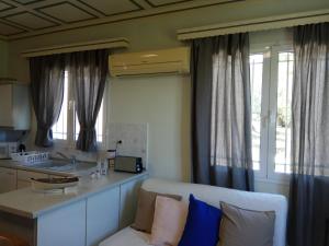 A seating area at Monte Caputo Holiday House