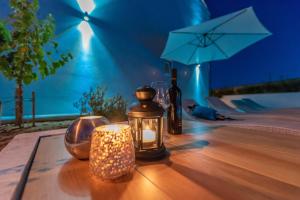 Patio alebo iná vonkajšia časť ubytovania Villa BLACK&BEAUTY