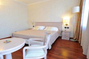 Postel nebo postele na pokoji v ubytování Hotel Roxy Plaza