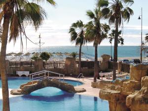 Bazén v ubytovaní Ibersol Torremolinos Beach alebo v jeho blízkosti