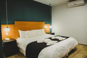 Cama ou camas em um quarto em Plaza Paradiso Petit Hotel
