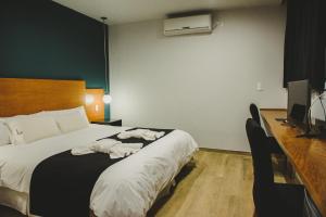Cama ou camas em um quarto em Plaza Paradiso Petit Hotel