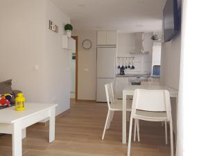 a kitchen and dining room with a table and chairs at Apartamentos Los Corralejos in Fuengirola +66 photos