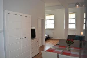 Telewizja i/lub zestaw kina domowego w obiekcie Apartamenty Jantar