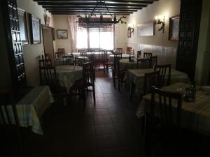 Reštaurácia alebo iné gastronomické zariadenie v ubytovaní Pensio Can Fabrellas + 18 fotografií