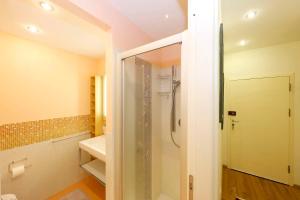 Kúpeľňa v ubytovaní Siena UpTown - Sabrina's Cozy Apartment + 37 fotografií