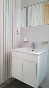 Koupelna v ubytování The Guesthouse DMZ Stay