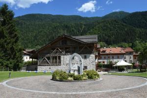 O vedere generală la munți sau o vedere la munte luată de la acest hotel