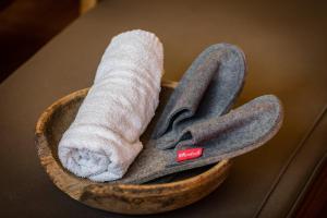 a towel and mittens sitting in a wooden bowl at Josephus in Senales +18 photos