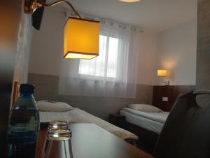 Postel nebo postele na pokoji v ubytování Hotel Miłosz Restauracja, Basen dla dzieci, Sala Zabaw, Siłownia
