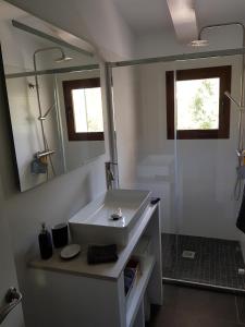 Koupelna v ubytování Es Campet, charmante finca, Soller, Vue splendide, piscine, calme