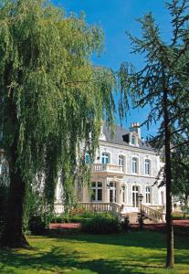 Zahrada ubytování Logis Hôtel & Restaurant - Le Château Des Tourelles 3 étoiles