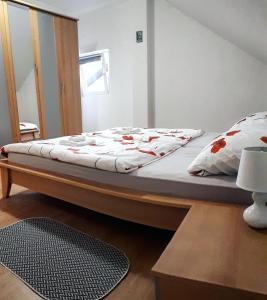 Posteľ alebo postele v izbe v ubytovaní Apartman Lena