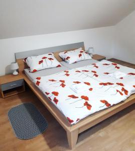Posteľ alebo postele v izbe v ubytovaní Apartman Lena