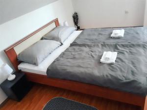 Posteľ alebo postele v izbe v ubytovaní Apartman Lena